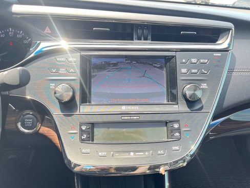 Used 2013 Toyota Avalon Limited w/ Technology Pkg FWD image 23