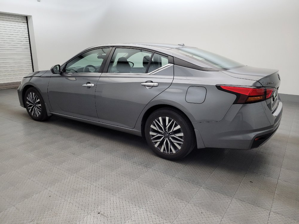Used 2023 Nissan Altima 2.5 SV FWD image 3