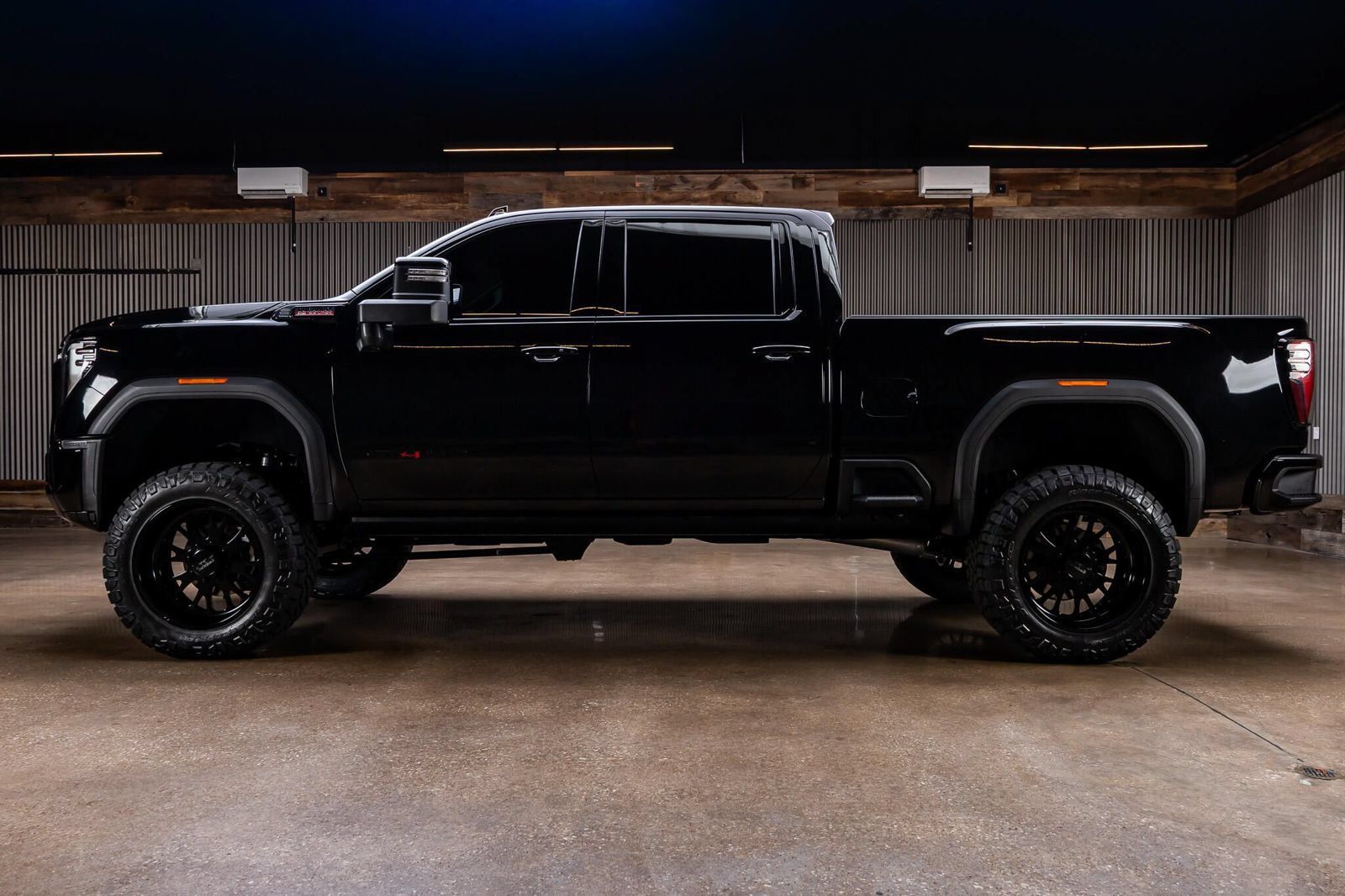 Used 2024 GMC Sierra 2500 AT4 w/ AT4 Premium Plus Package AWD/4WD image 6