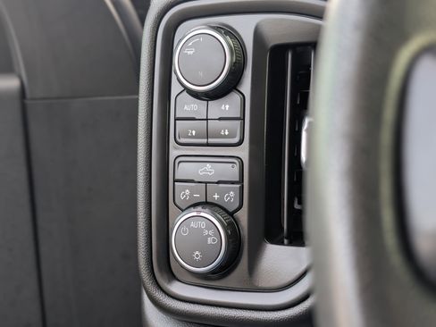 Used 2019 Chevrolet Silverado 1500 Custom Trail Boss w/ Custom Convenience Package image 4