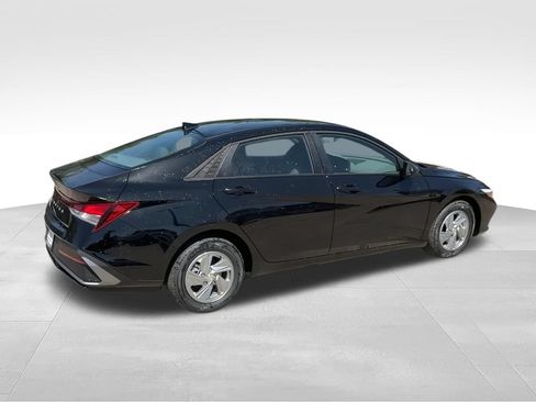 New 2026 Hyundai Elantra SE FWD image 9