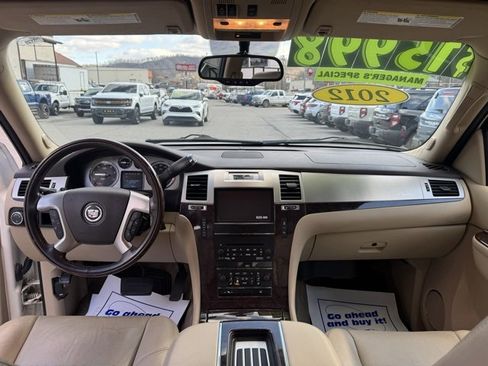 Used 2013 Cadillac Escalade Premium image 19