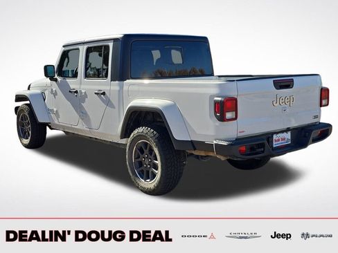 Used 2023 Jeep Gladiator Overland image 4