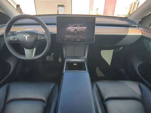 Used 2024 Tesla Model Y Long Range AWD/4WD image 18