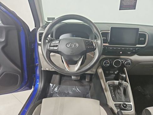 Certified 2025 Hyundai Venue SEL FWD image 15