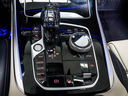 Used 2020 BMW X7 M50i w/ Dynamic Handling Package image 21