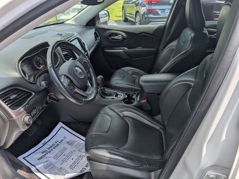 Used 2019 Jeep Cherokee Limited AWD/4WD image 13