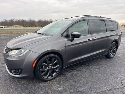 Used 2020 Chrysler Pacifica Touring-L w/ S Appearance Package