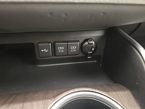 Used 2021 Toyota Highlander Limited AWD/4WD image 28