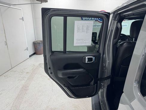 Used 2023 Jeep Wrangler Unlimited Sahara w/ Cold Weather Group AWD/4WD image 18
