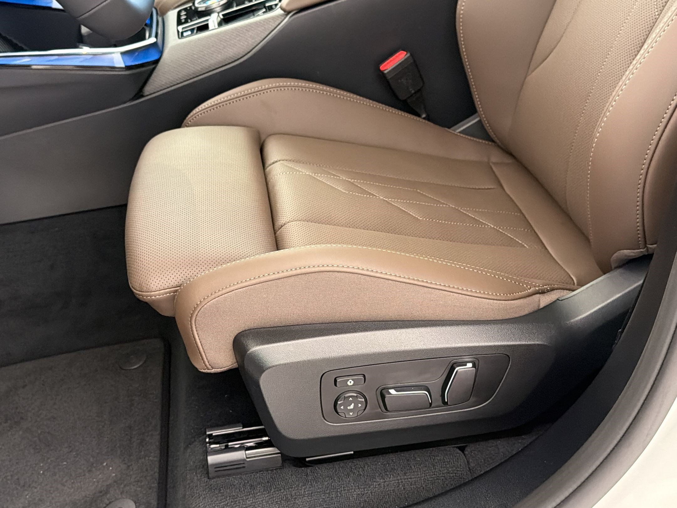 New 2026 BMW X3 xDrive30i w/ M Sport Package AWD/4WD image 15