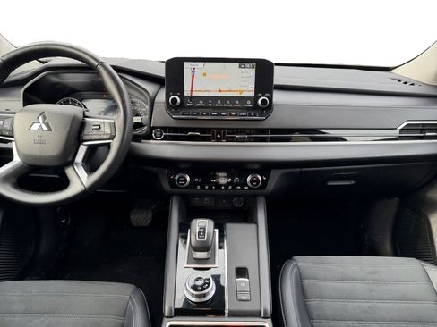 Used 2024 Mitsubishi Outlander SE image 12