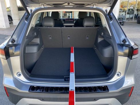 New 2026 Volkswagen Tiguan SE FWD image 16