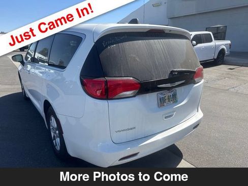 Used 2023 Chrysler Voyager LX FWD image 3