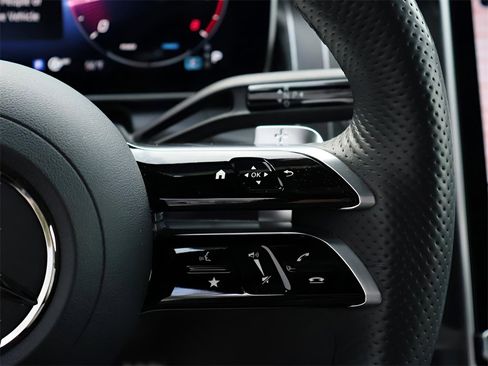 Certified 2024 Mercedes-Benz GLC 300 4MATIC image 33