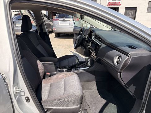 Used 2018 Toyota Corolla LE FWD image 26