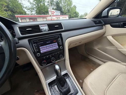 Used 2014 Volkswagen Passat 1.8T SE FWD image 21