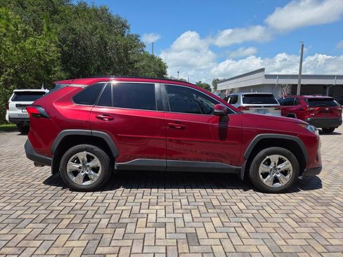 Used 2019 Toyota RAV4 XLE w/ Convenience Package FWD image 12