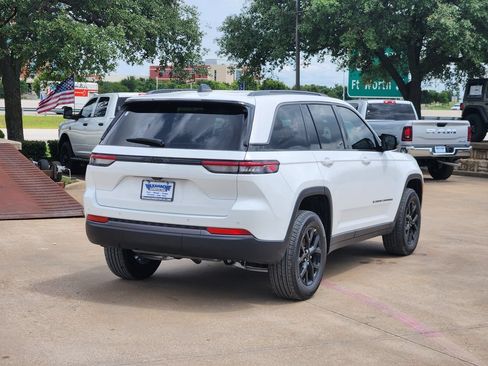 New 2026 Jeep Grand Cherokee Altitude RWD image 4