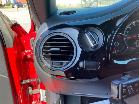 Used 2019 Volkswagen Beetle 2.0T SE image 14