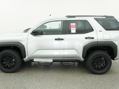 New 2026 Toyota 4Runner SR5 AWD/4WD image 3