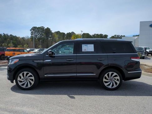 Used 2022 Lincoln Navigator Reserve image 7