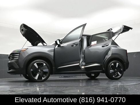 Used 2025 Nissan Kicks SR w/ Illumination Package AWD/4WD image 34