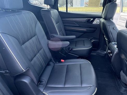 Certified 2025 Buick Enclave Avenir image 23