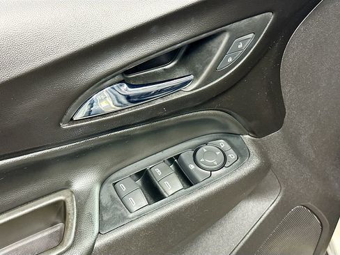 Used 2018 Chevrolet Equinox LT image 19