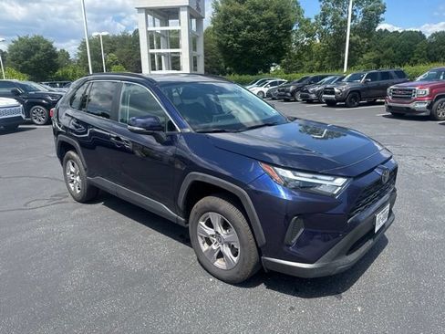 Used 2025 Toyota RAV4 XLE FWD image 17