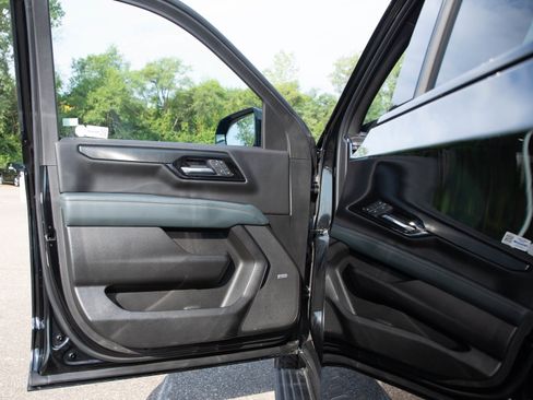 Used 2025 GMC Yukon XL AT4 w/ AT4 Premium Package AWD/4WD image 19
