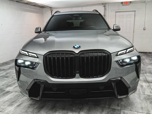 Used 2023 BMW X7 xDrive40i w/ Executive Package AWD/4WD image 2
