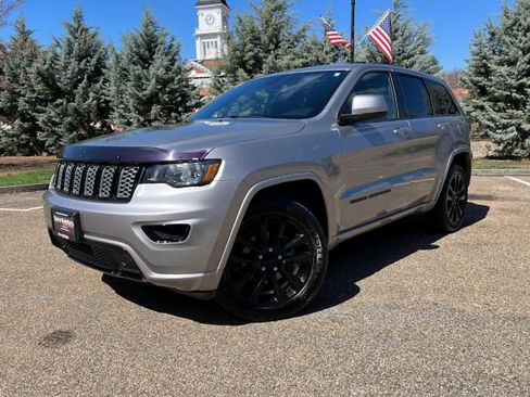 Used 2018 Jeep Grand Cherokee Altitude image 51