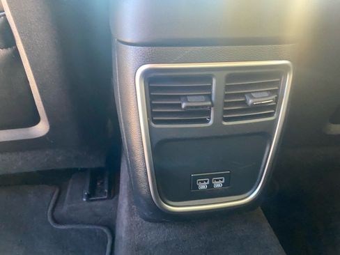 Used 2016 Chrysler 300 Limited image 16