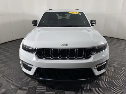 Used 2025 Jeep Grand Cherokee Limited AWD/4WD image 13