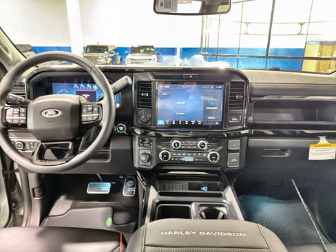 New 2026 Ford F250 Lariat w/ Black Appearance Package image 21