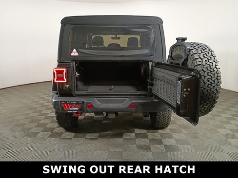 Used 2018 Jeep Wrangler Unlimited Rubicon w/ Dual Top Group image 2