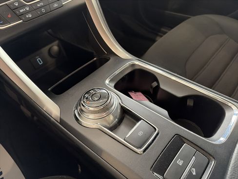 Used 2017 Ford Fusion SE image 40