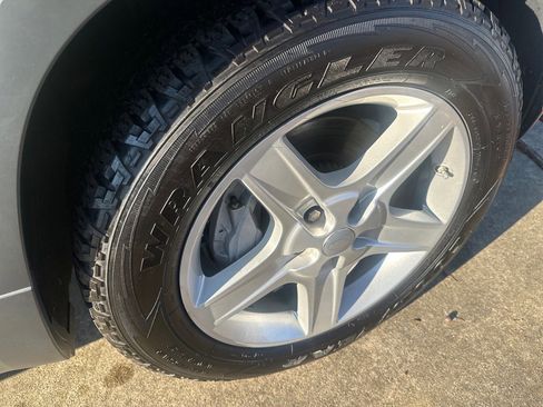 Used 2020 Land Rover Defender 110 SE image 10