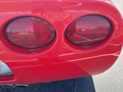 Used 2004 Chevrolet Corvette Coupe w/ Preferred Equipment Group RWD image 13