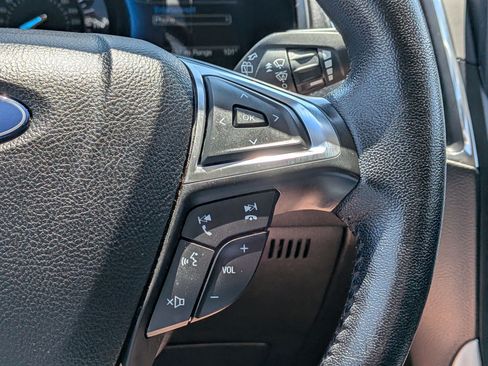 Used 2022 Ford Edge Titanium AWD/4WD image 16
