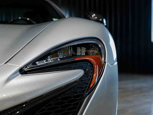 Used 2016 McLaren 650S Spider RWD image 10
