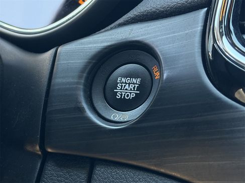 Used 2021 Jeep Grand Cherokee Laredo X image 21