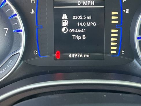 Used 2024 Chrysler Voyager LX image 44