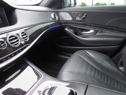 Used 2018 Mercedes-Benz S 560 Sedan image 22