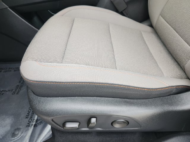 Used 2026 Chevrolet Traverse LT w/ Driver Confidence Package FWD image 24