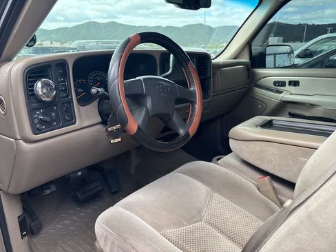 Used 2005 Chevrolet Silverado 2500 LS w/ Heavy-Duty Power Package AWD/4WD image 5
