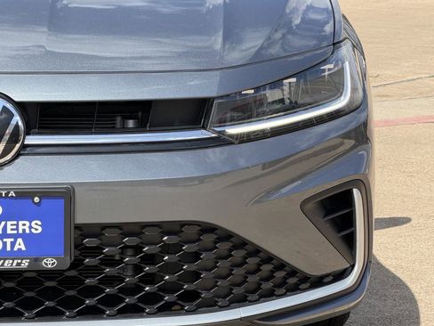 Used 2025 Volkswagen Jetta SE image 4