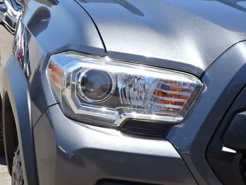 Used 2018 Toyota Tacoma TRD Off-Road w/ Technology Package RWD image 5
