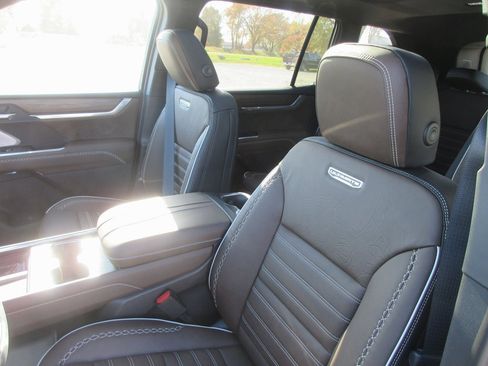 New 2026 GMC Acadia Denali Ultimate image 13